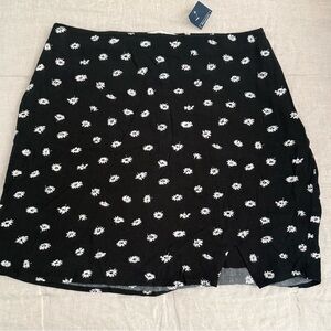 Abercrombie and Fitch Black and White Floral Women's Skirt